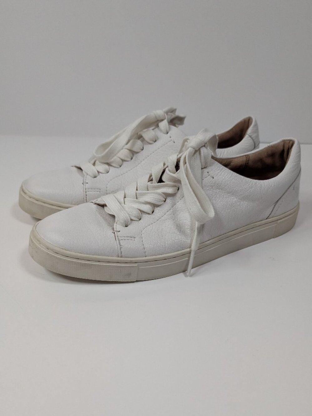 Great condition White leather Frye Ivy Low Lace Sneaker Women's size 7M